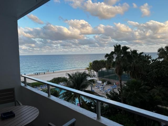 Ocean Manor Tiki Sunset Retreat Hotel Lauderdale-by-the-Sea Exterior photo