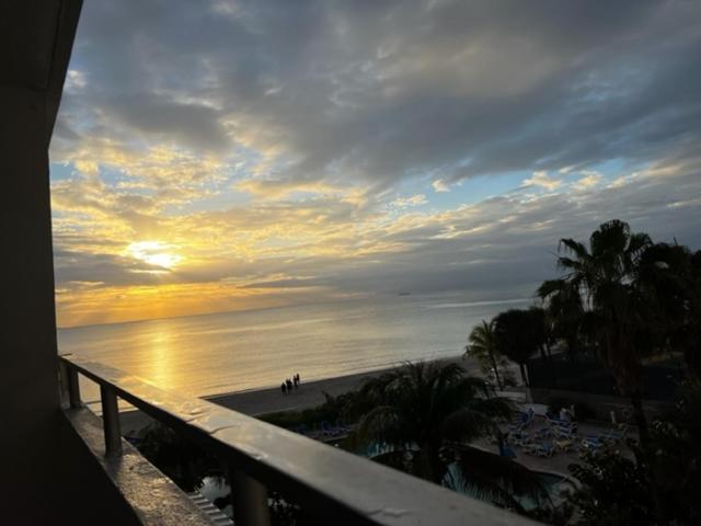 Ocean Manor Tiki Sunset Retreat Hotel Lauderdale-by-the-Sea Exterior photo